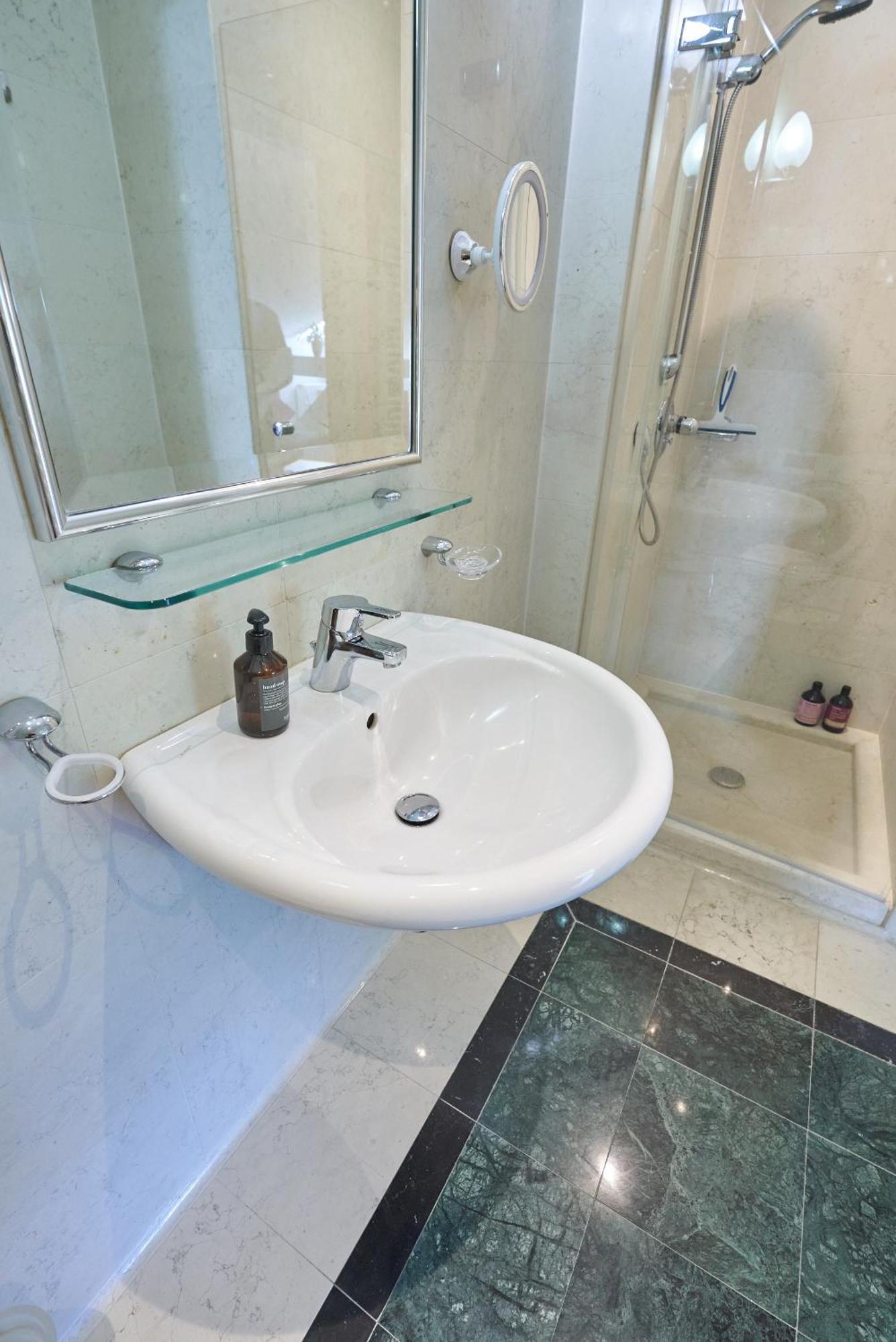 Big Apartment In Guesthouse 바덴 외부 사진